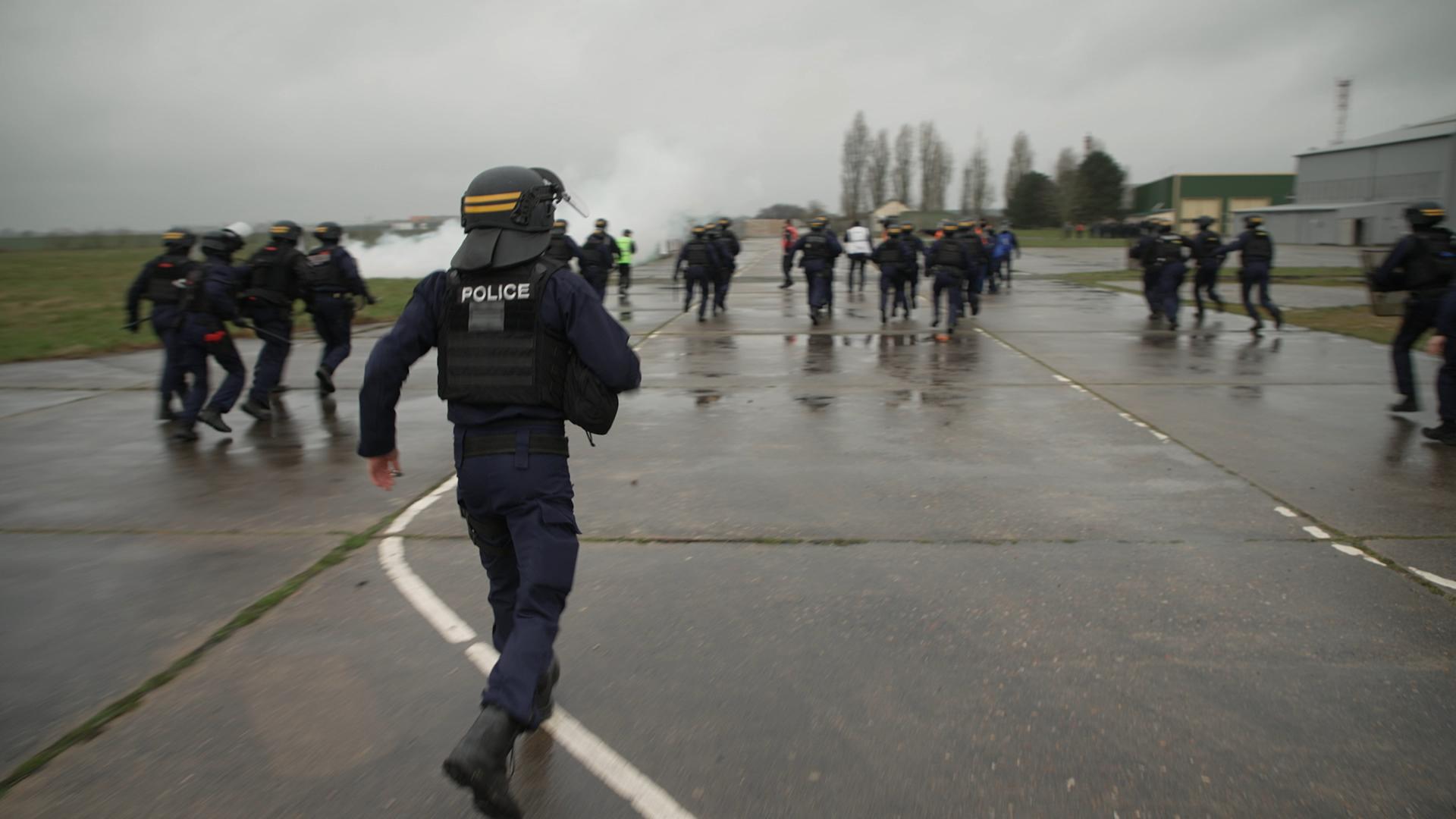 Immersion exclusive au cœur des CRS 8 : les nouvelles unités de choc